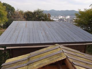 錆びた屋根の波板