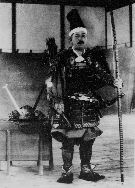 鎌倉時代武士甲胃姿