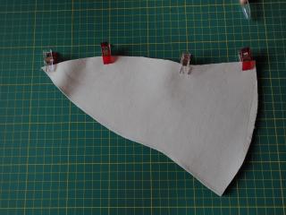 チューリップハットの縫製作業1