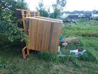 台風で倒れた小屋